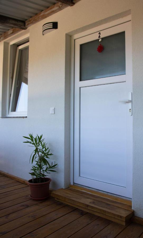 Koller Apartmanhaz Шарвар Экстерьер фото