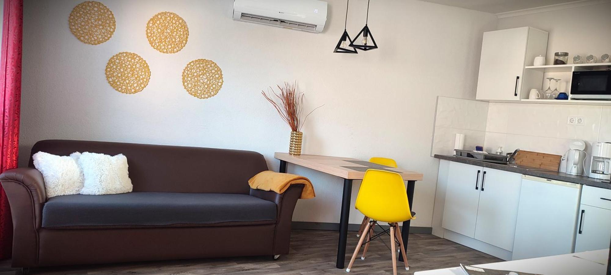 Koller Apartmanhaz Шарвар Экстерьер фото