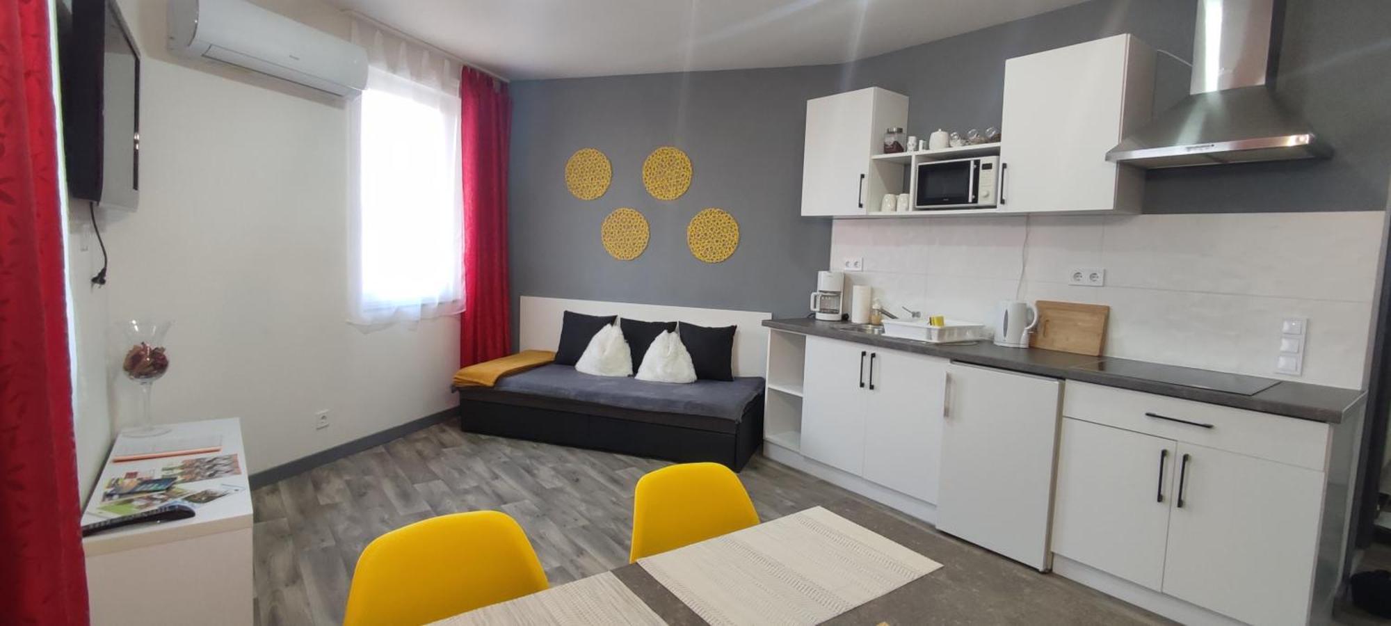 Koller Apartmanhaz Шарвар Экстерьер фото